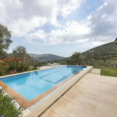 Villa Refreshing Near Milas-bodrum Airport *